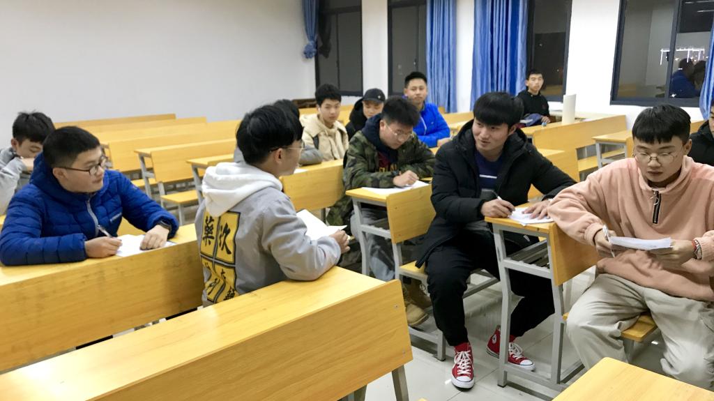大学生志愿服务：智能制造进企业，青春助力