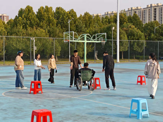 触障于心，携爱同行：安徽中医药大学康复运动会上的别样体验