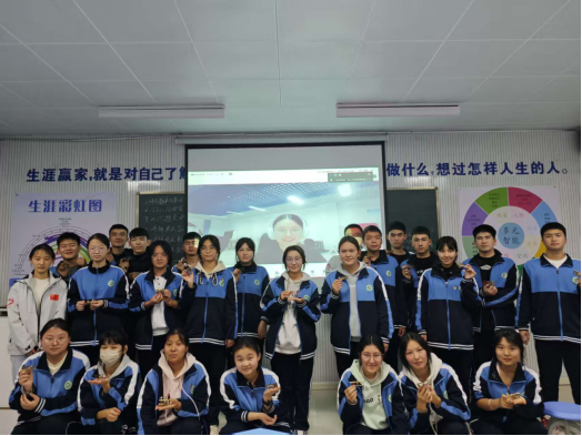 科技筑梦，翼动蓝天—— 哈工大研支团携手无人机创新实验室筑梦尉犁学子