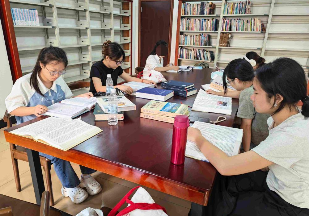 <strong>踏访靖西寻壮药——青年学子调研田七产业破</strong>